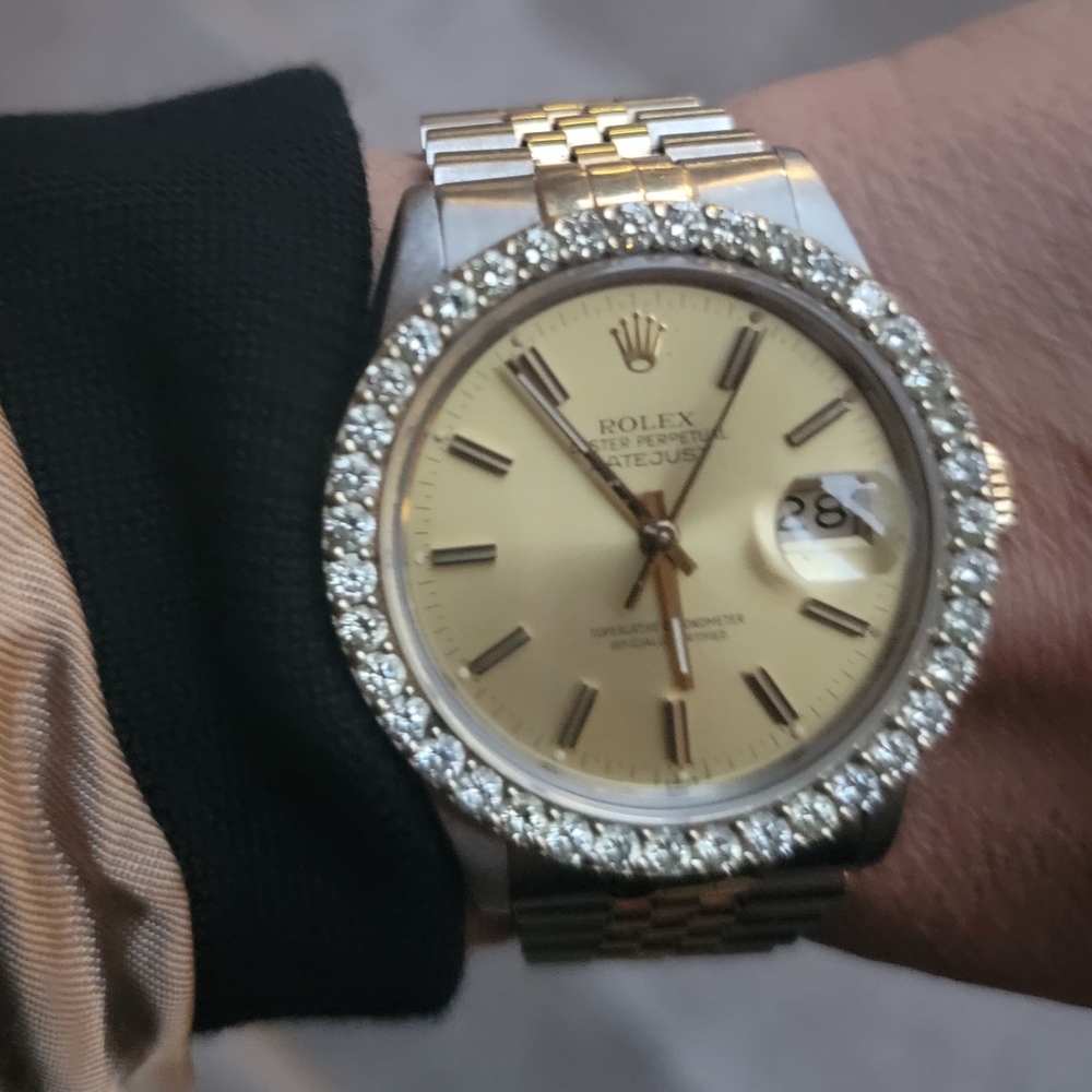 Rolex 36mm with diamond bazel - Picture 5 of 17